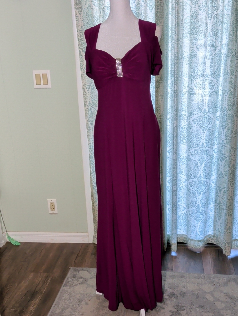 R+M Richards Beautiful Maxi Evening Gown